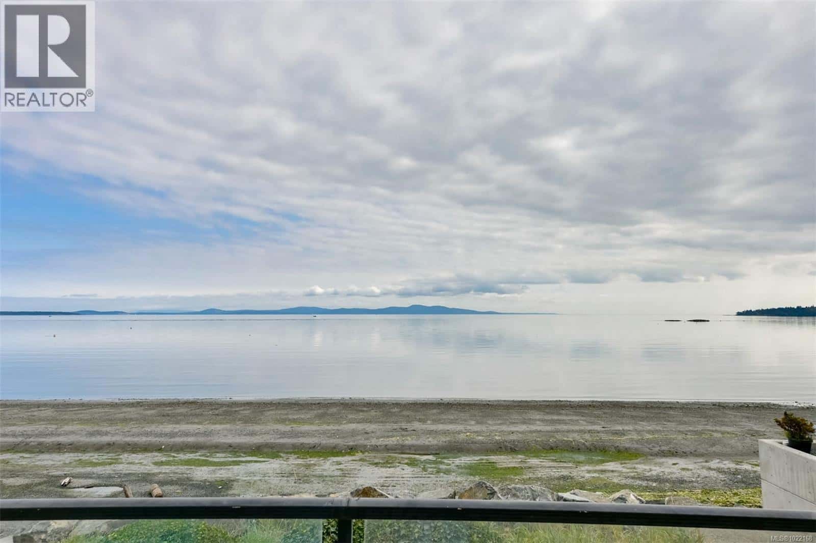 Saanich — Saanich - Photo 5 of 36