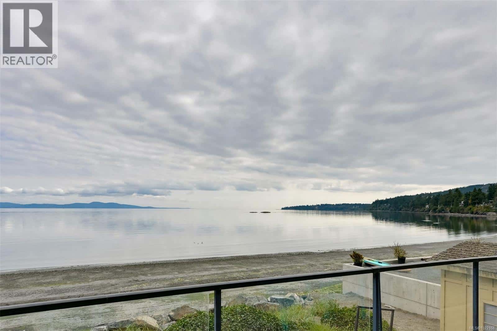 Saanich — Saanich - Photo 4 of 36