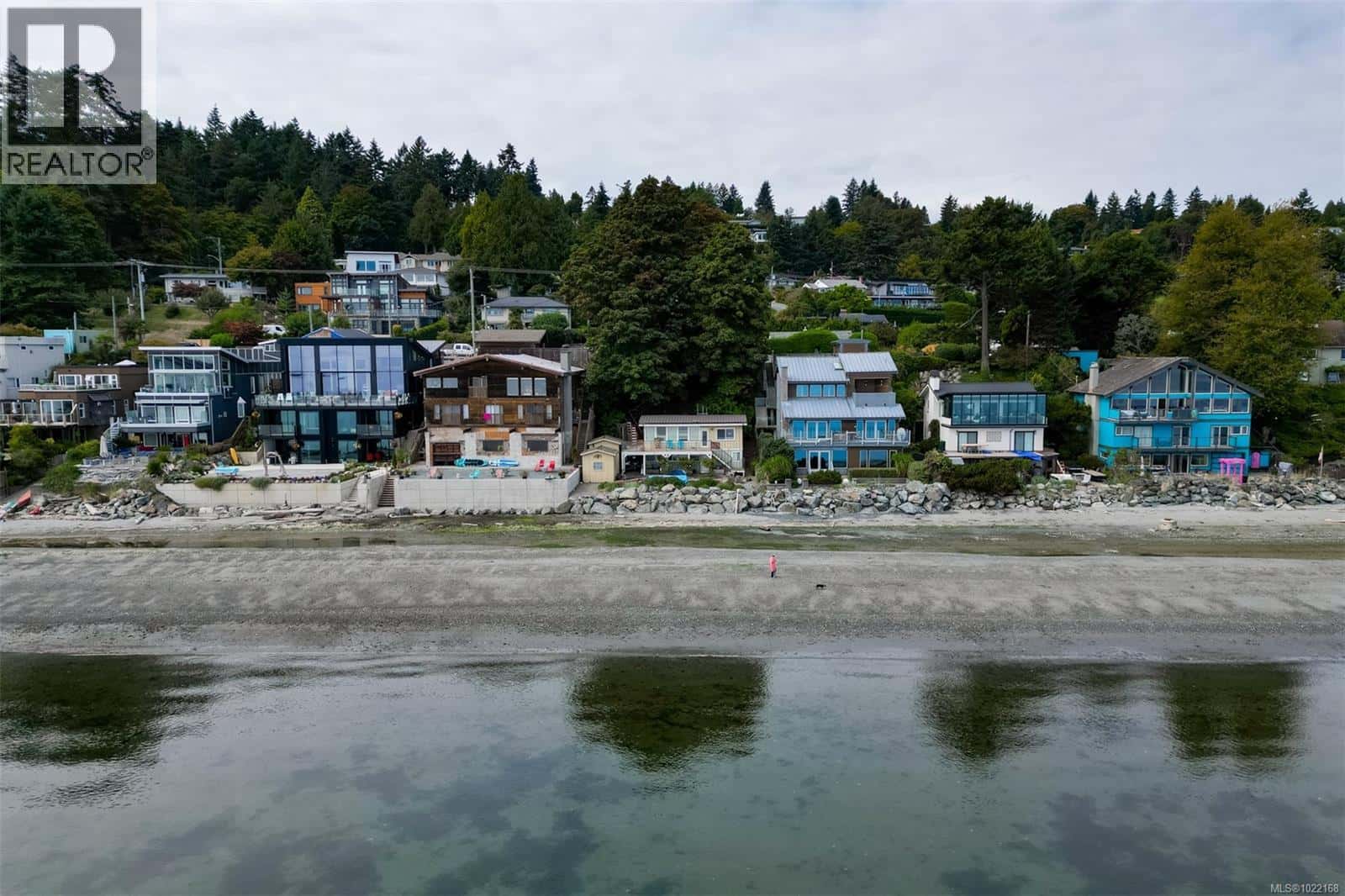 Saanich — Saanich - Photo 2 of 36