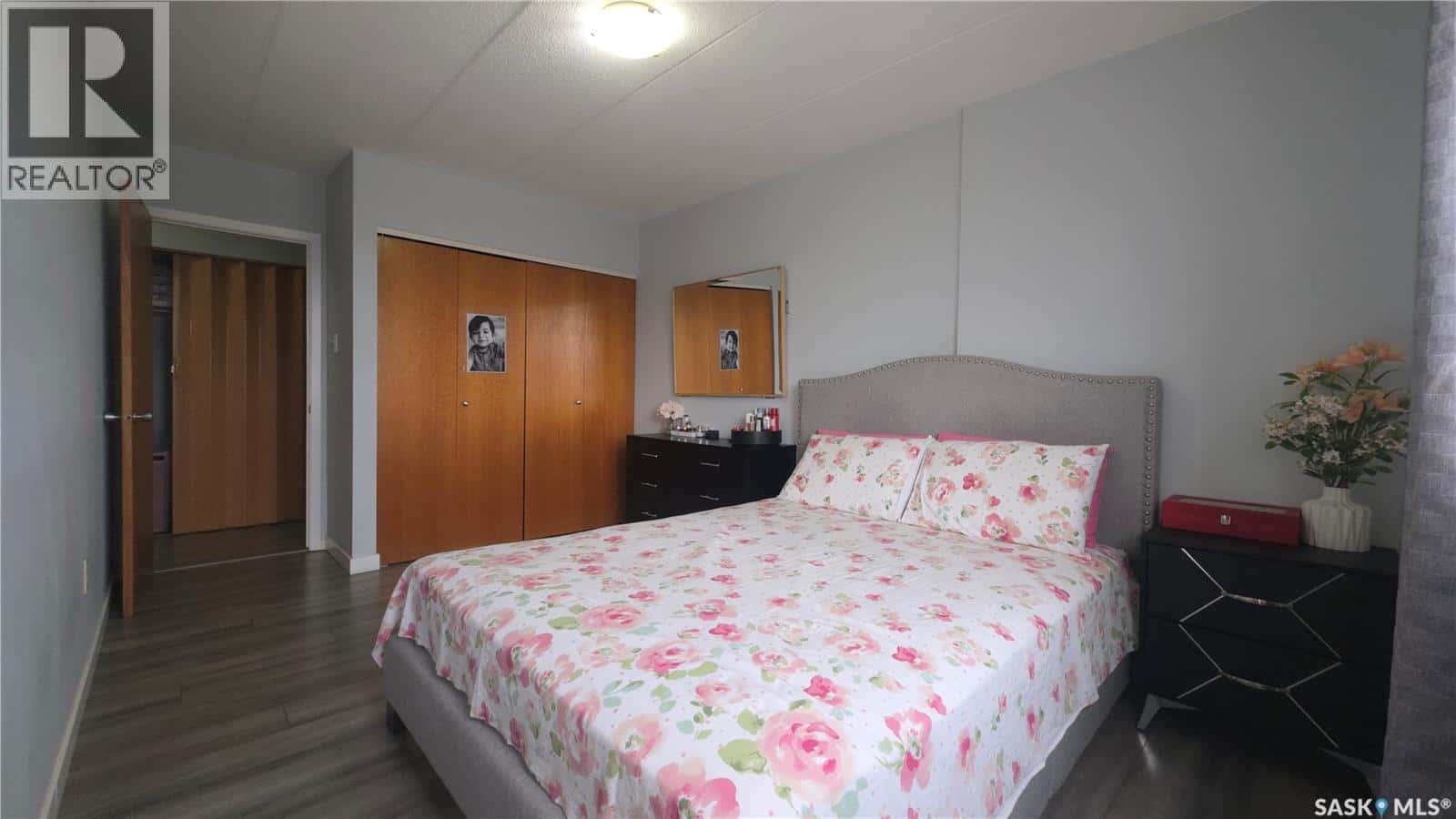 Regina — Regina - Photo 4 of 15