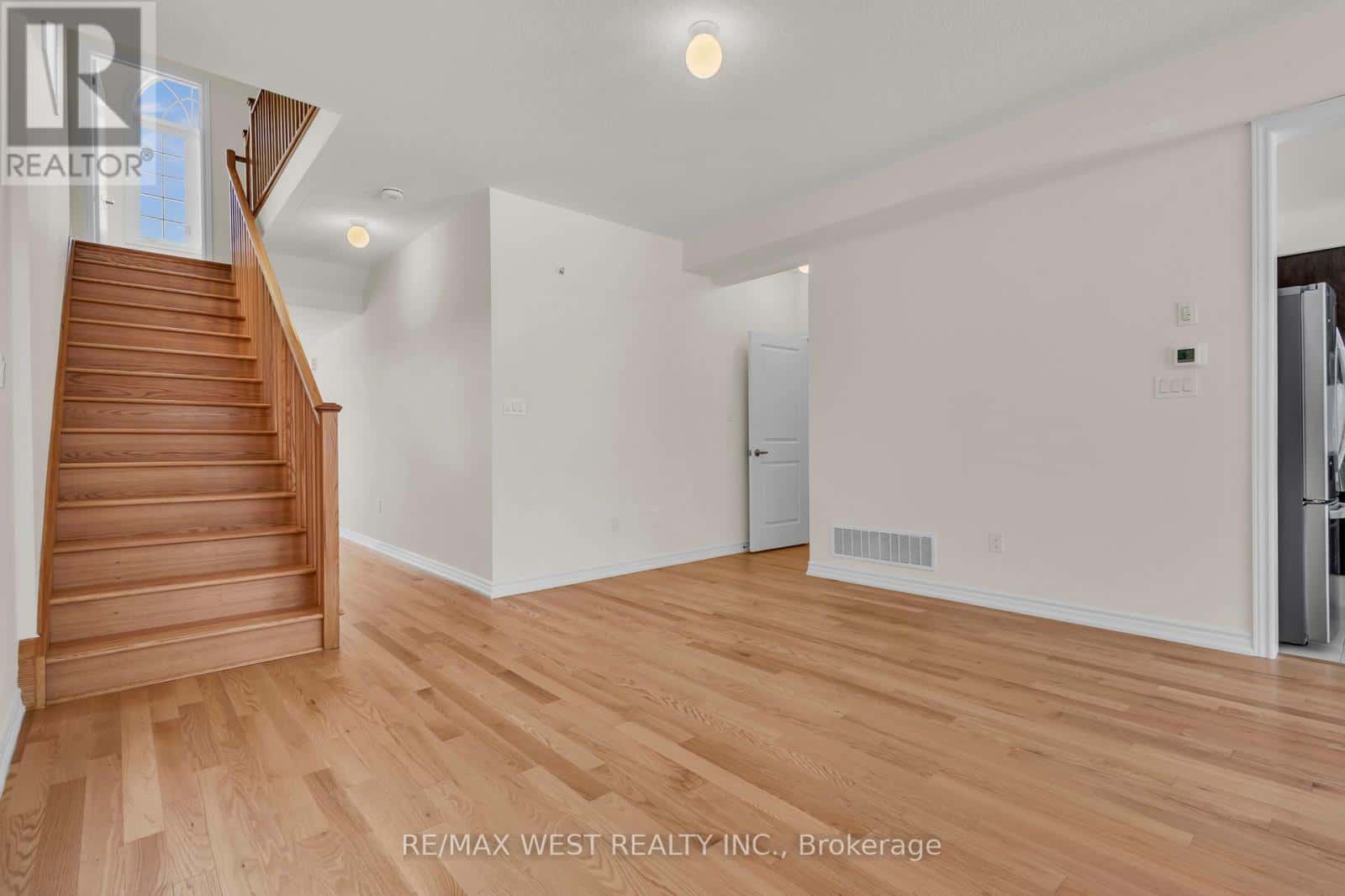 Barrie — Barrie - Photo 3 of 24