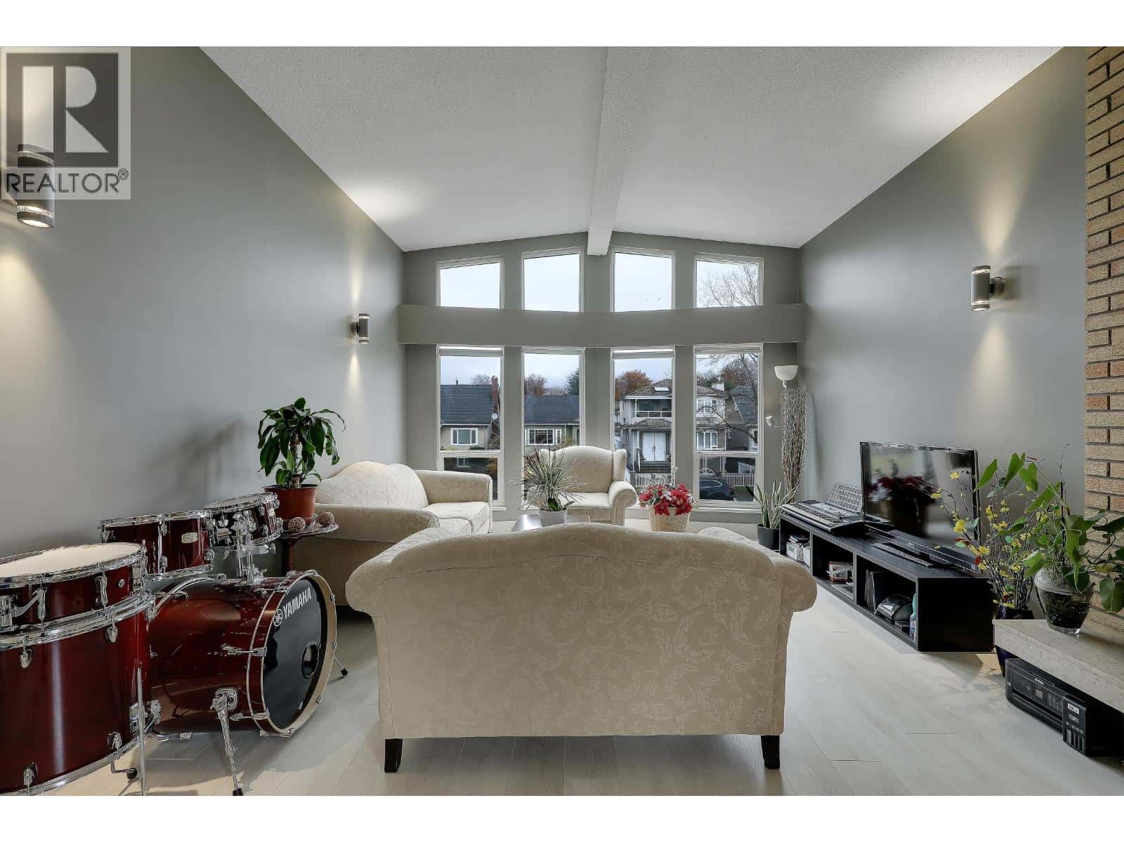 2624 KITCHENER STREET — Vancouver - Photo 4 of 39