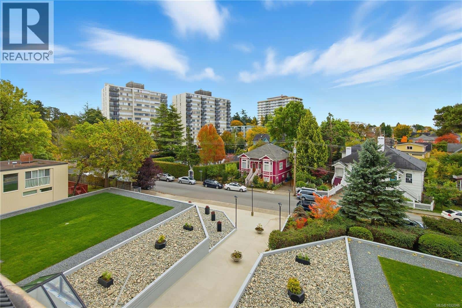 Victoria — Victoria - Photo 3 of 24