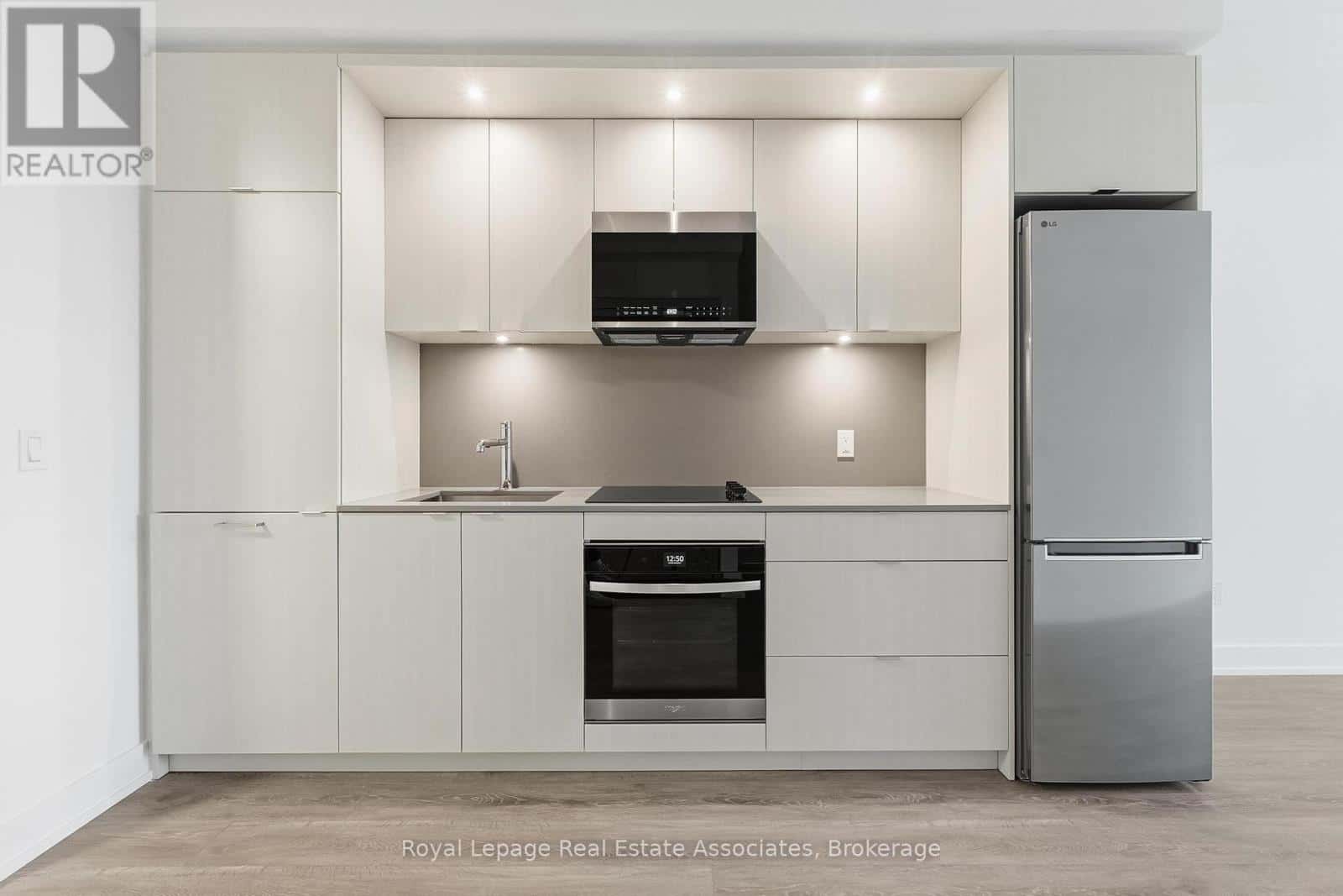 1209 - 60 CENTRAL PARK ROADWAY — Toronto (Islington-City Centre West) - Photo 3 of 21