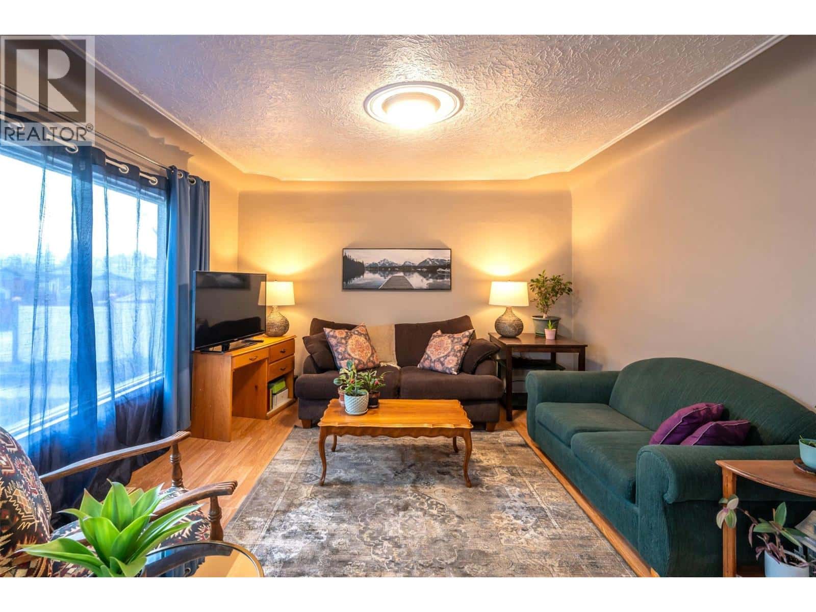 Oliver — Oliver - Photo 5 of 78