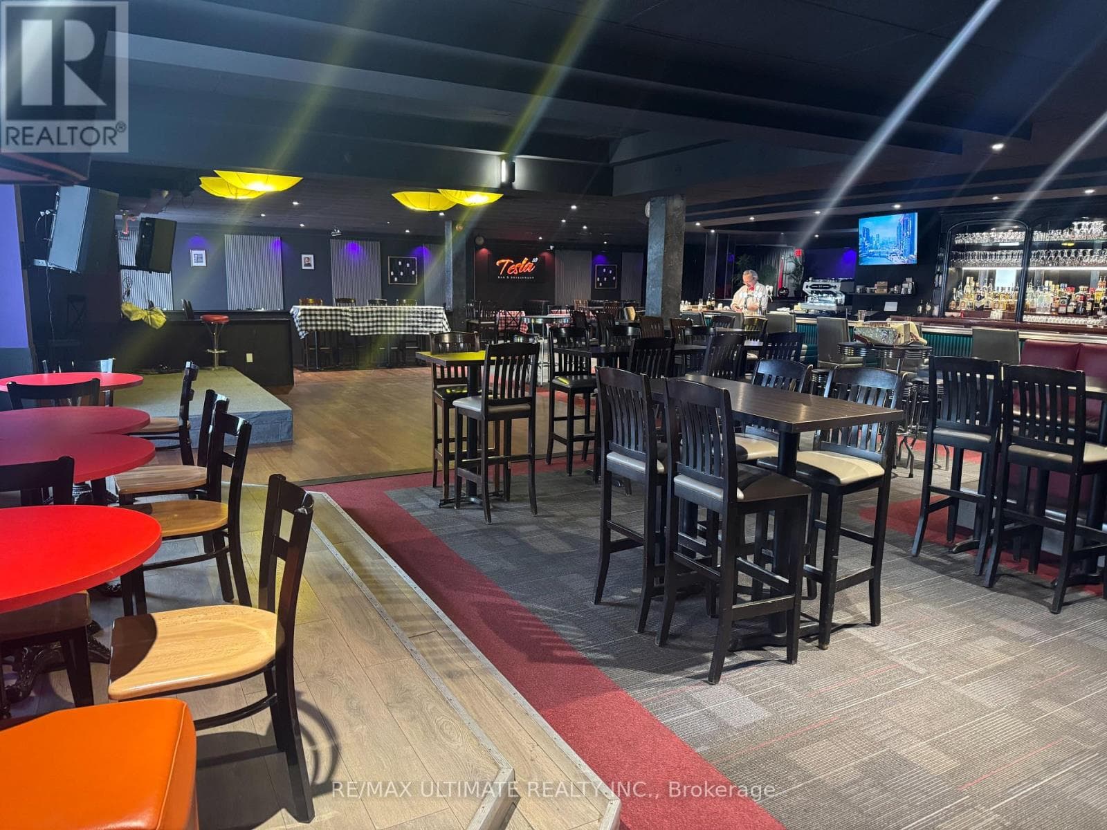 6 - 385 THE WEST MALL — Toronto (Etobicoke West Mall) - Main photo