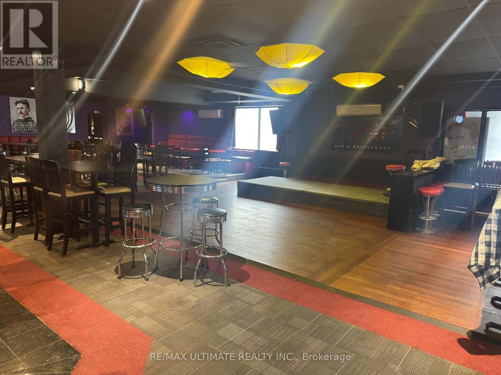 6 - 385 THE WEST MALL — Toronto (Etobicoke West Mall) - Photo 2 of 11