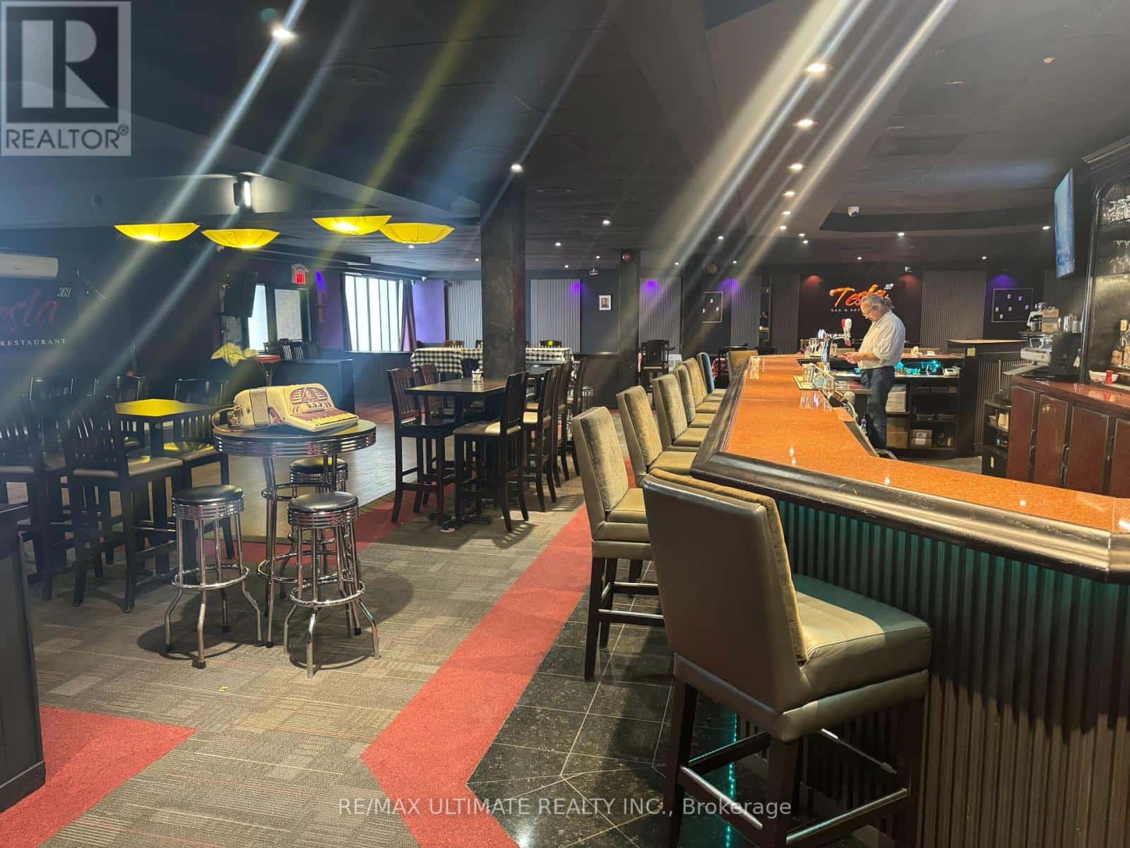 6 - 385 THE WEST MALL — Toronto (Etobicoke West Mall) - Photo 4 of 11