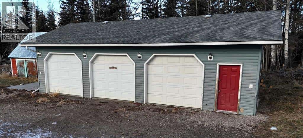 54032 Highway 748N — Rural Yellowhead County, Alberta - Photo 3 of 49