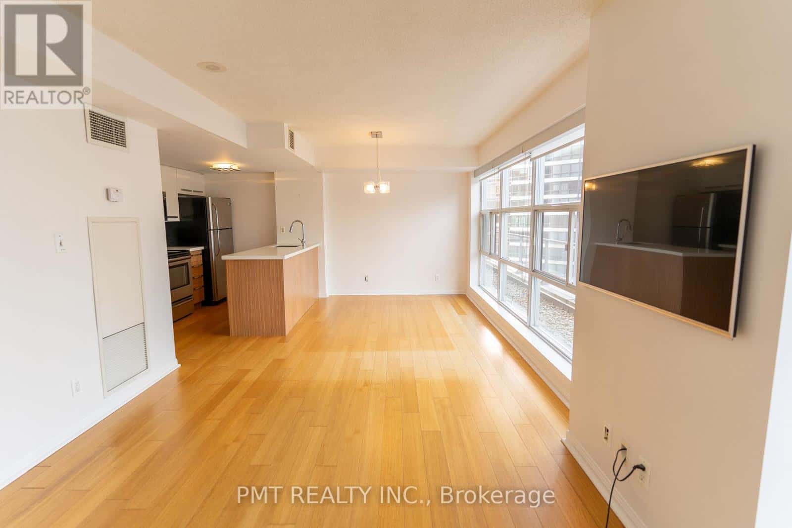 Toronto (Bay Street Corridor) — Toronto (Bay Street Corridor) - Photo 2 of 21