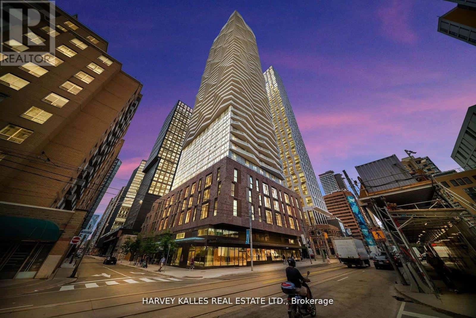 Toronto (Waterfront Communities) — Toronto (Waterfront Communities) - Photo 4 of 11