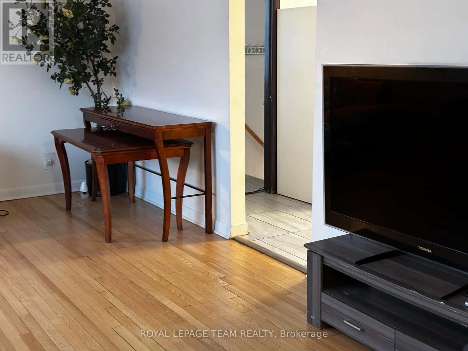 Ottawa — Ottawa - Photo 2 of 14