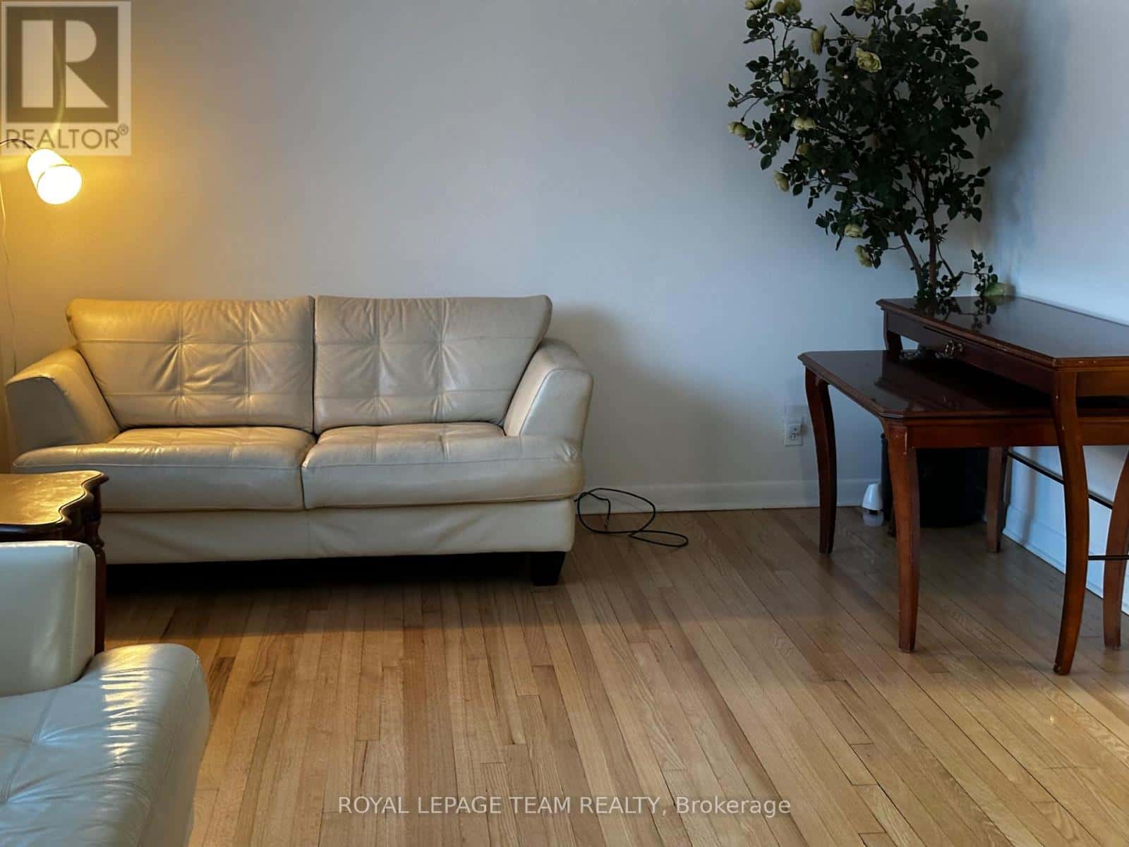 Ottawa — Ottawa - Photo 3 of 14