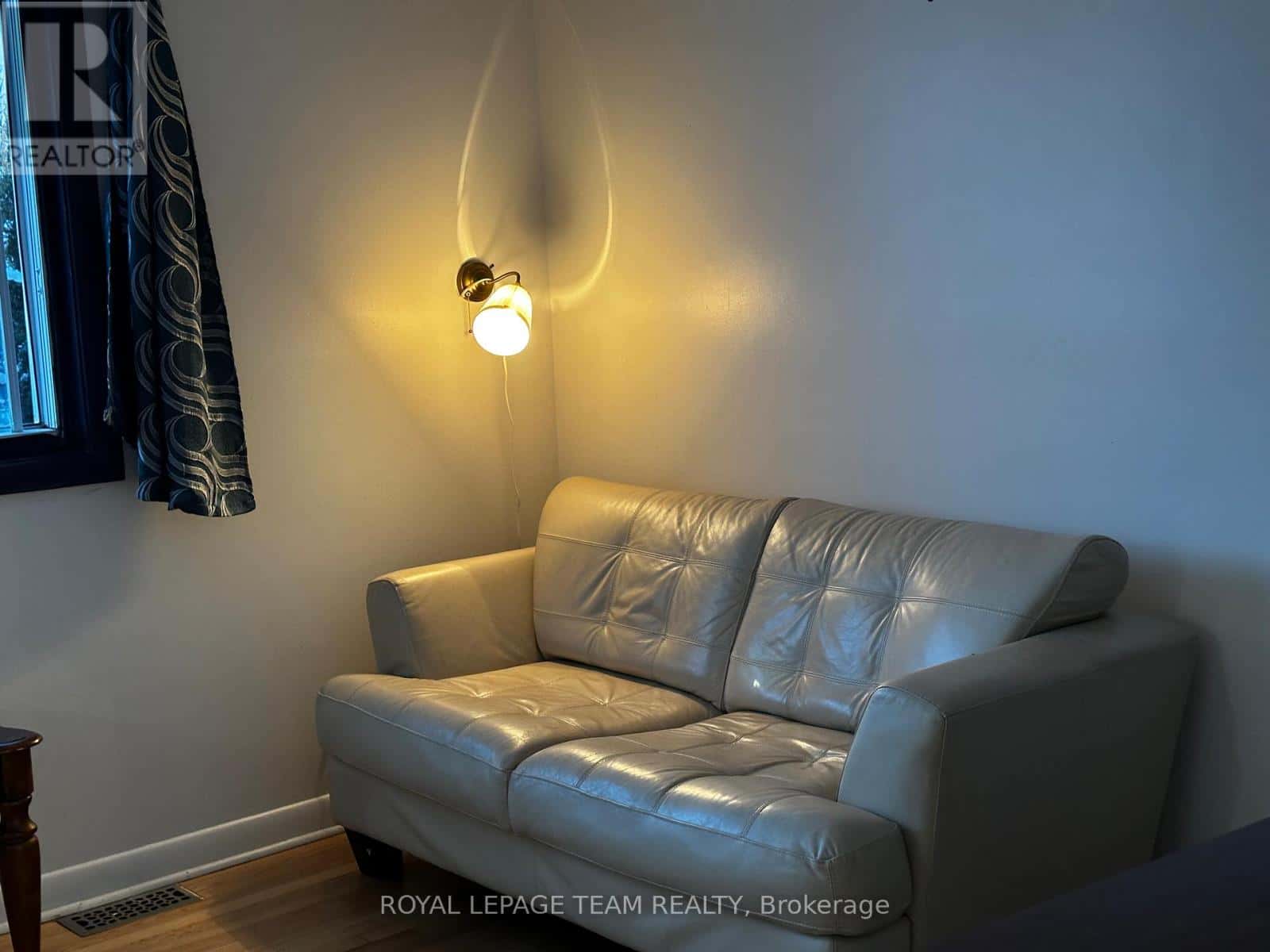 Ottawa — Ottawa - Photo 4 of 14