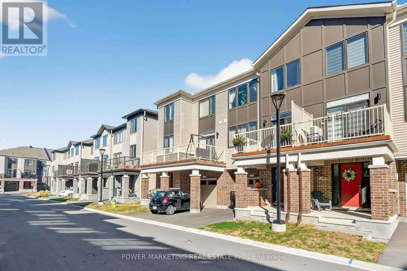 715 HYDRUS PRIVATE — Ottawa - Photo 2 of 50