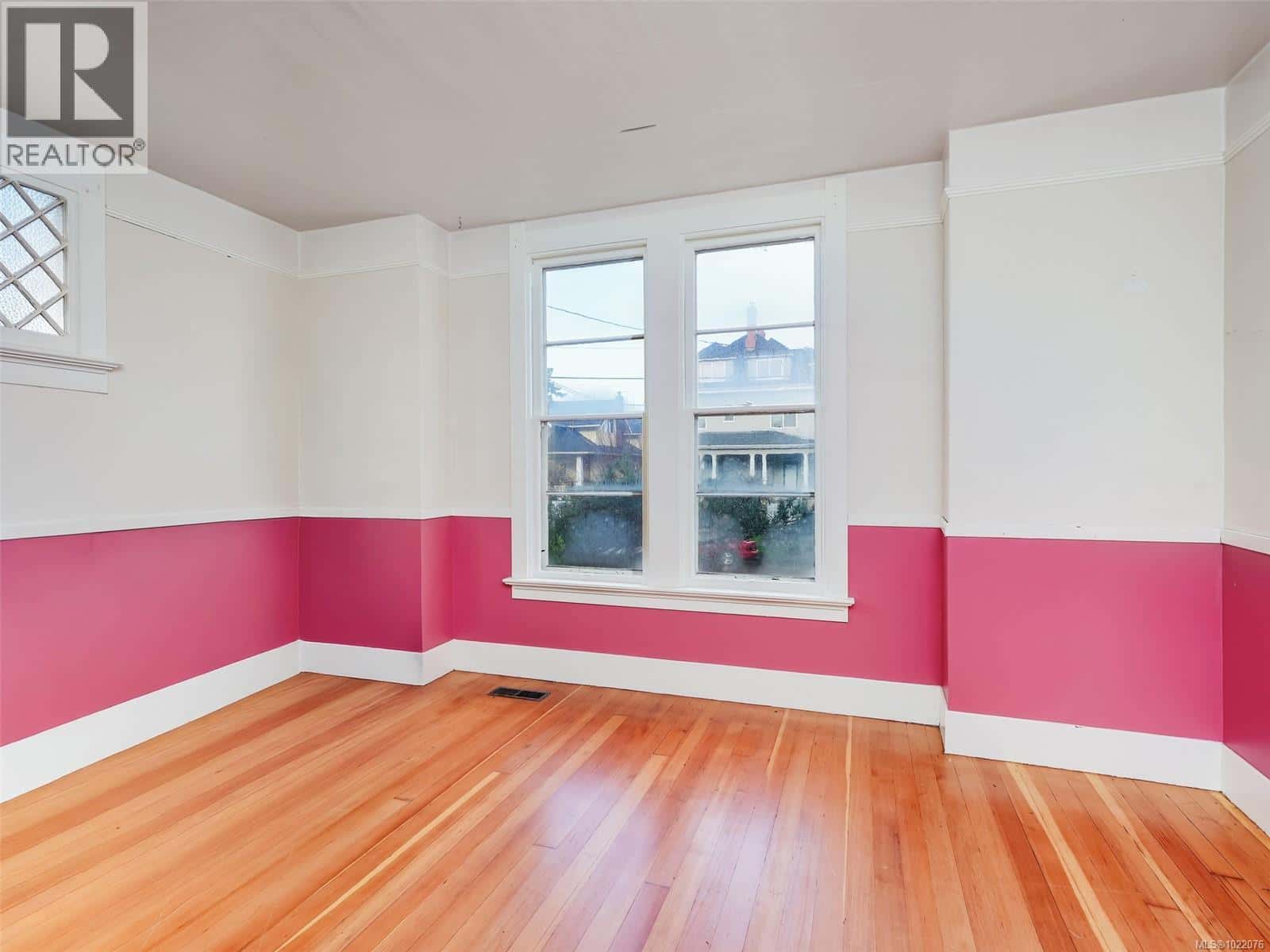 1029 Queens Ave — Victoria - Photo 2 of 40