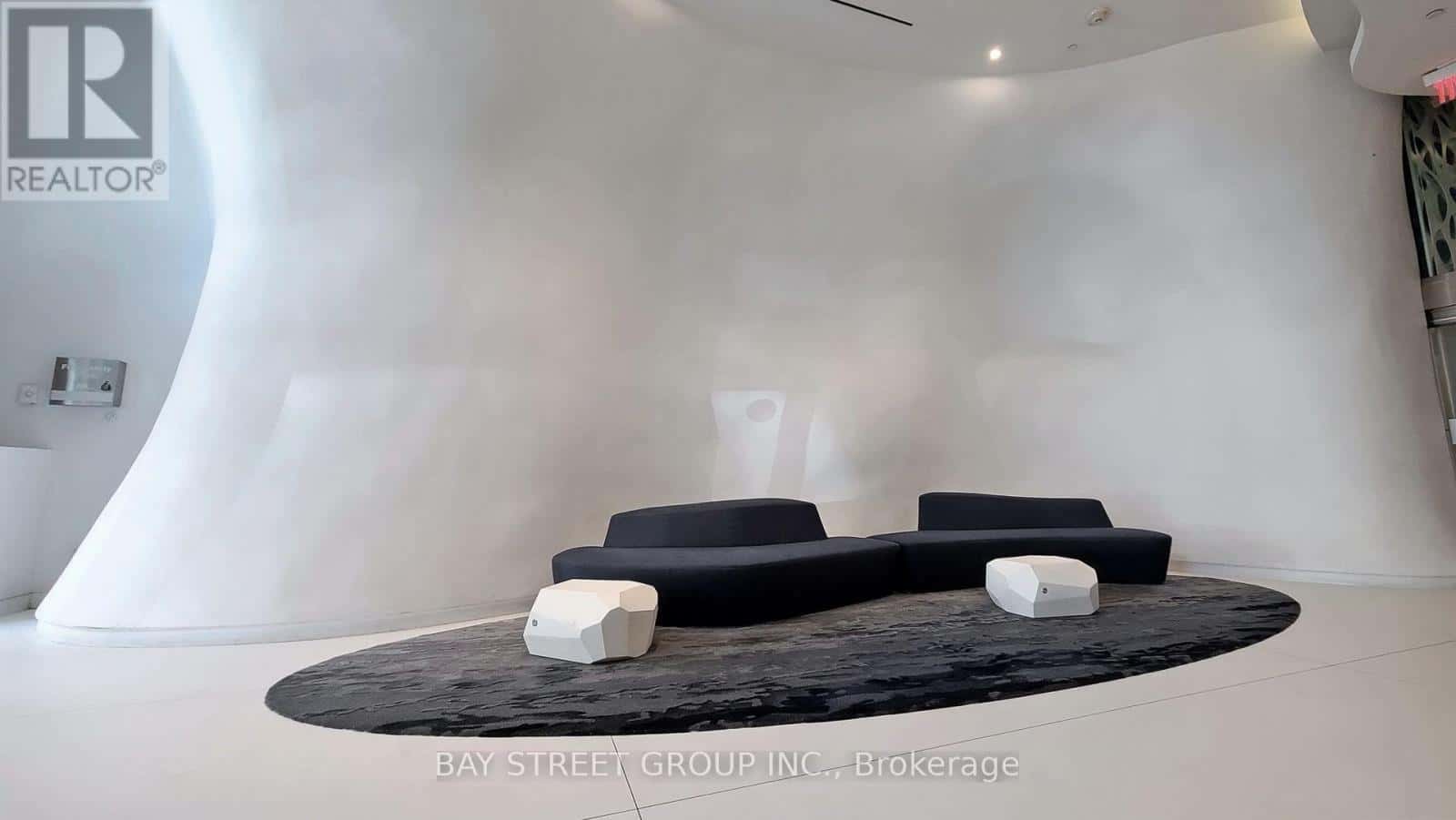 Toronto (Church-Yonge Corridor) — Toronto (Church-Yonge Corridor) - Photo 3 of 40