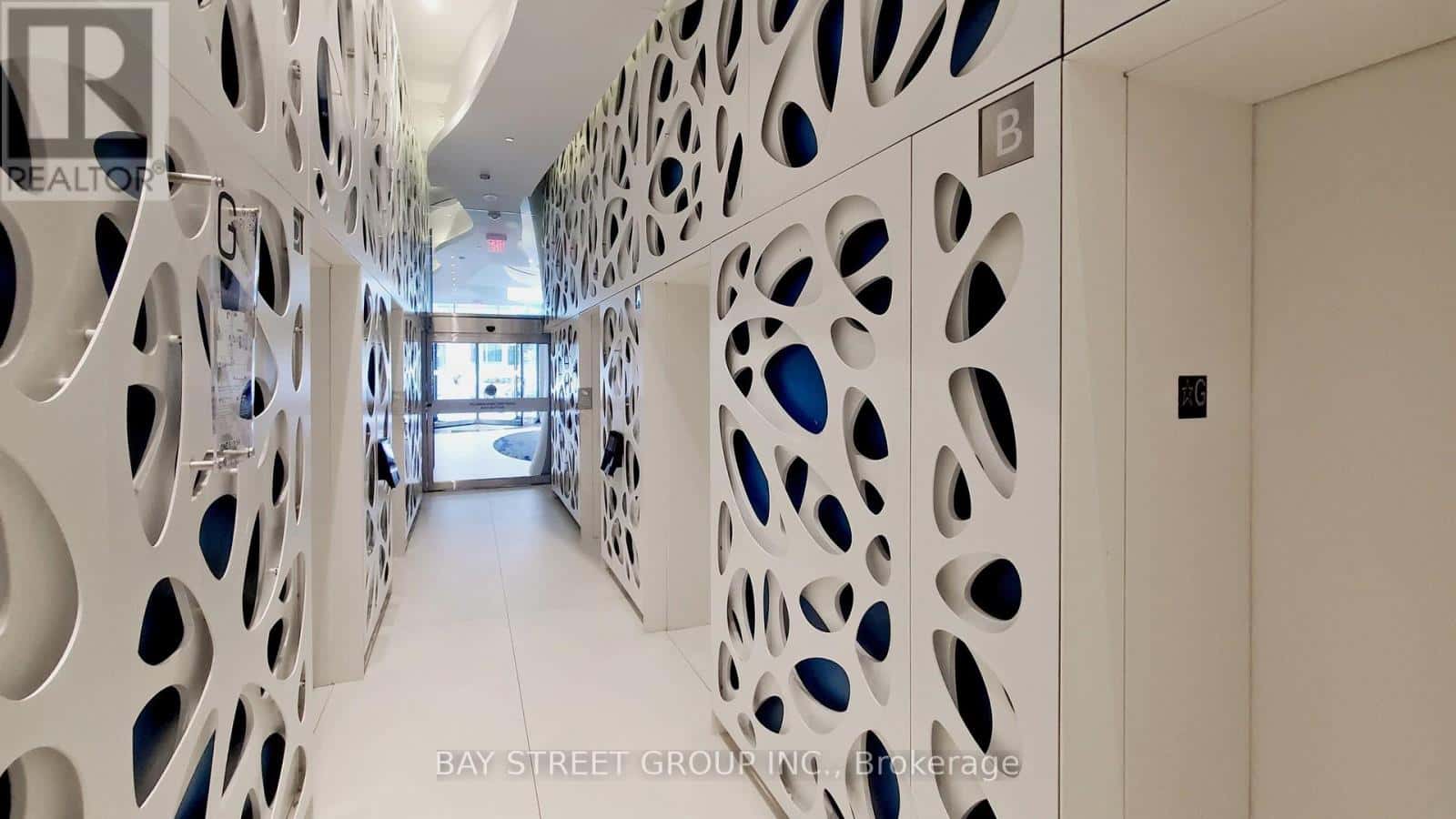 Toronto (Church-Yonge Corridor) — Toronto (Church-Yonge Corridor) - Photo 5 of 40