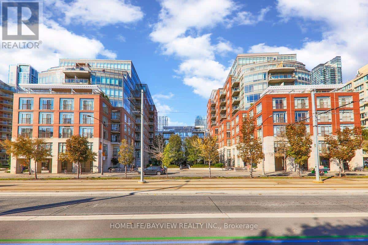 Toronto (Waterfront Communities) — Toronto (Waterfront Communities) - Photo 2 of 26