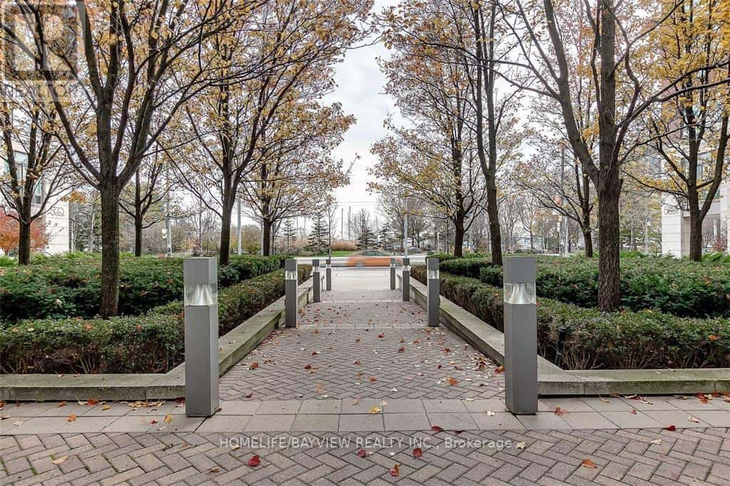 Toronto (Waterfront Communities) — Toronto (Waterfront Communities) - Photo 4 of 26