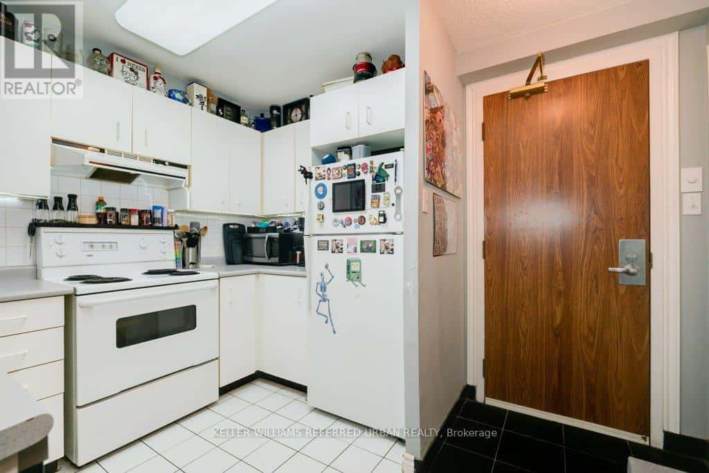 1004 - 105 VICTORIA STREET — Toronto (Church-Yonge Corridor) - Photo 4 of 39