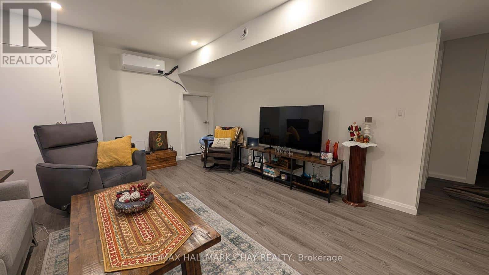 UNIT B - 325 PETER STREET N — Orillia - Photo 3 of 24