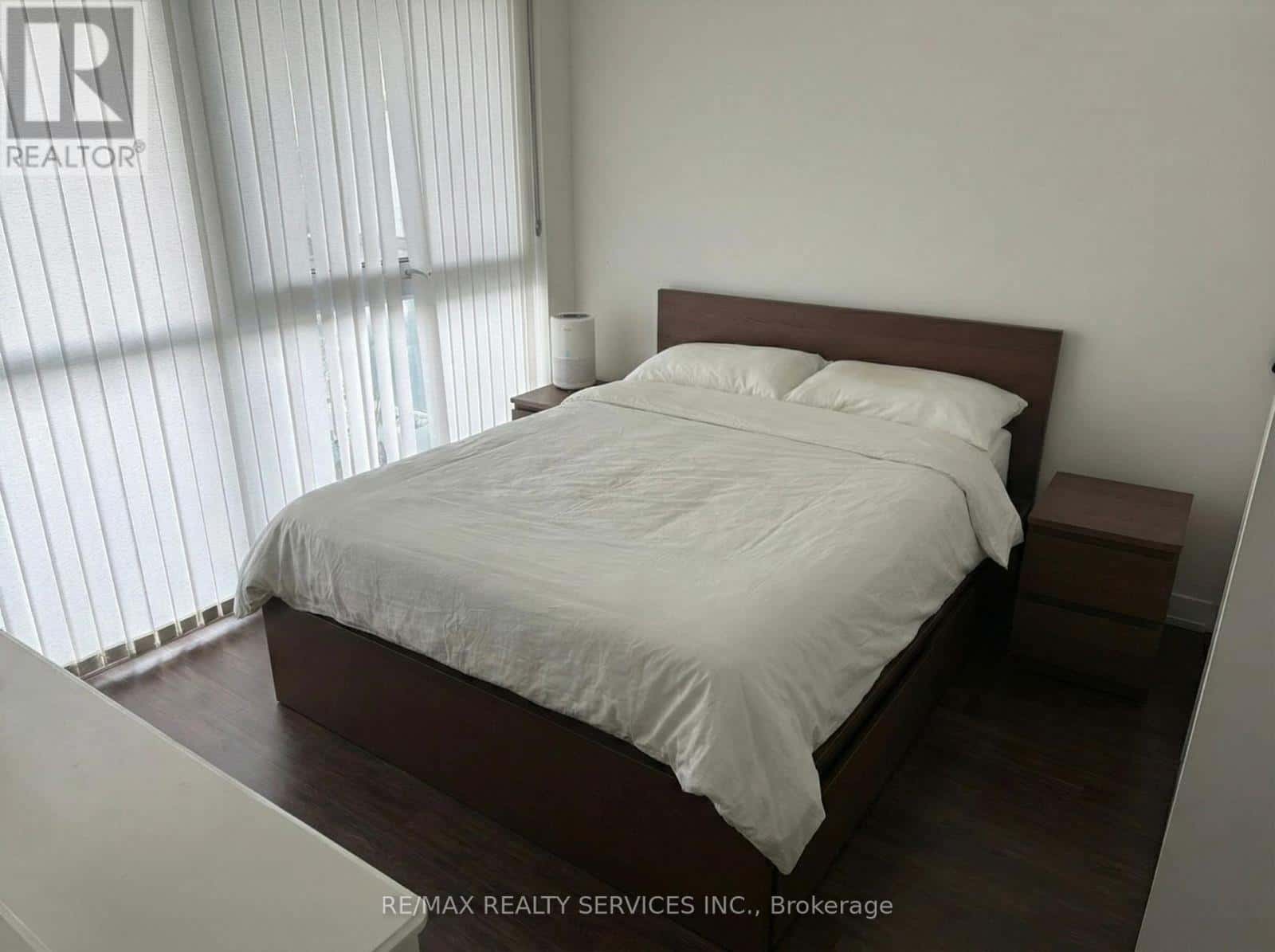 Toronto (Islington-City Centre West) — Toronto (Islington-City Centre West) - Photo 5 of 9