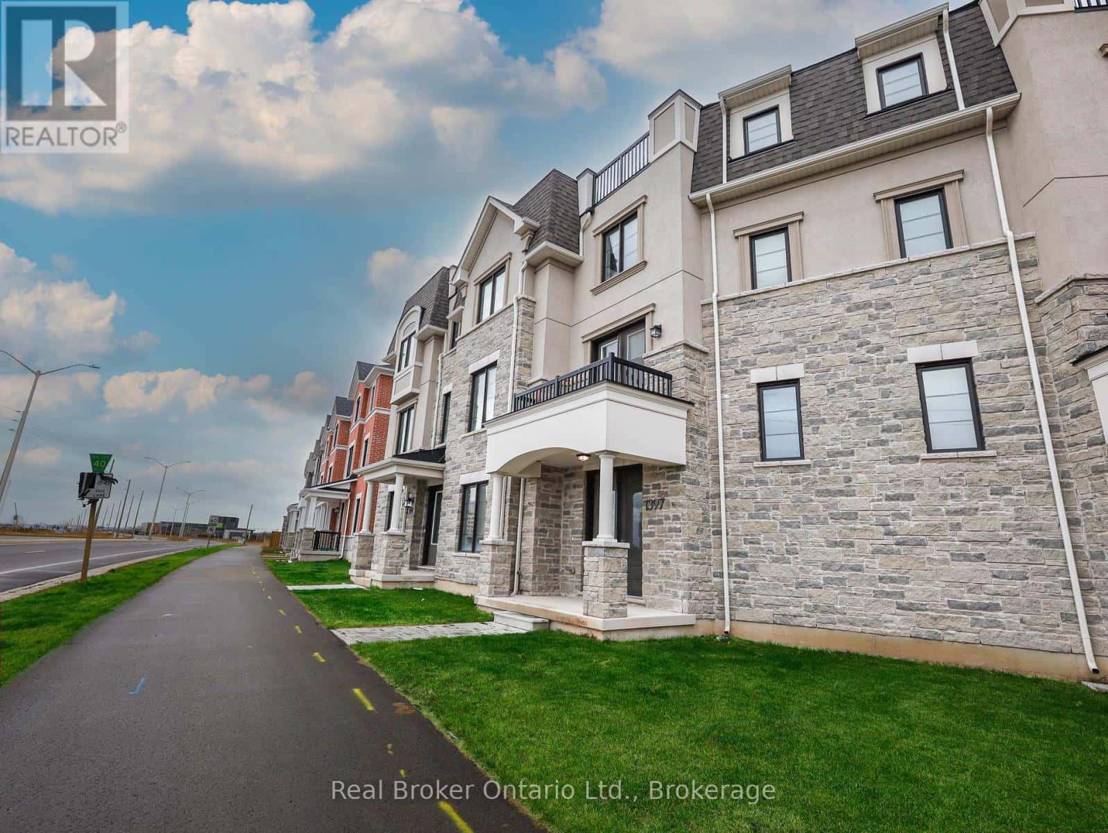 1397 WILLIAM HALTON PARKWAY — Oakville (NW Northwest), Ontario - Photo 4 of 35