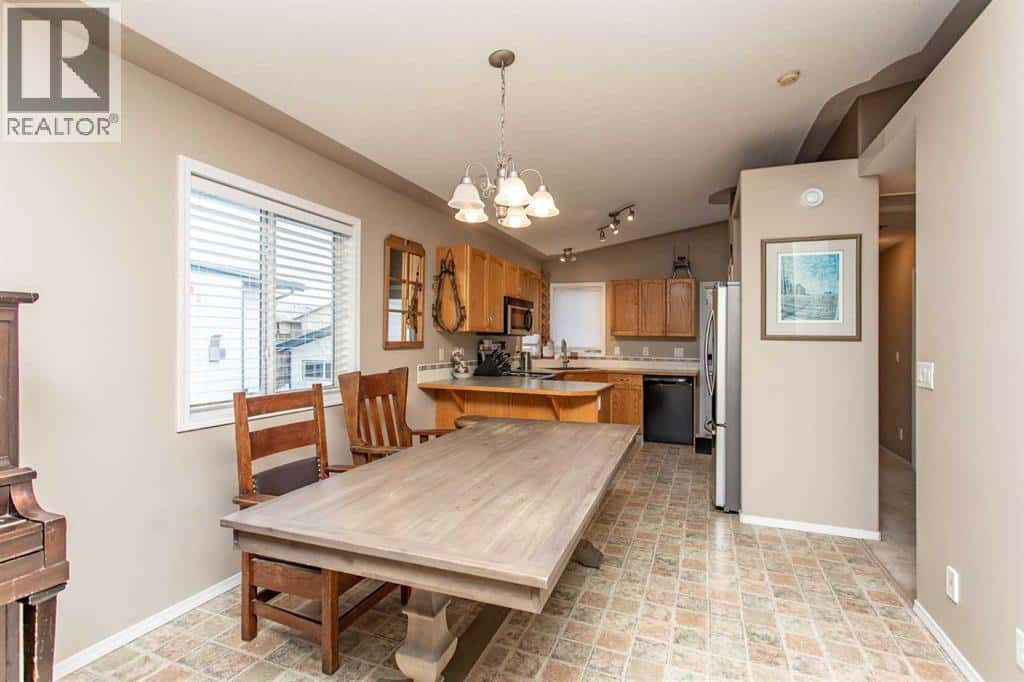 236 Deschner Close — Red Deer - Photo 4 of 21