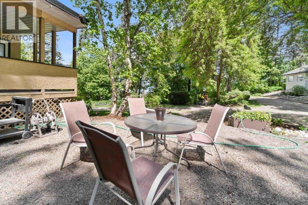 Salmon Arm — Salmon Arm - Photo 3 of 79