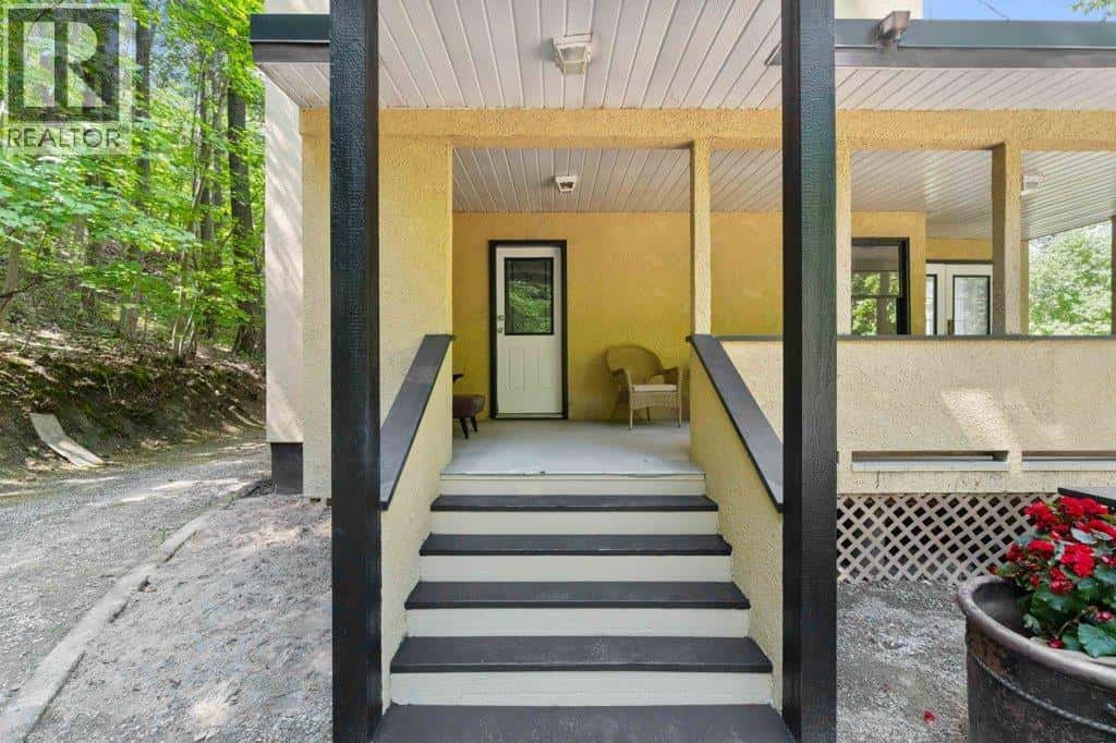 Salmon Arm — Salmon Arm - Photo 4 of 79