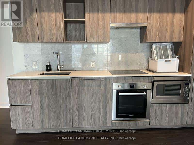 Toronto (Waterfront Communities) — Toronto (Waterfront Communities) - Photo 5 of 9