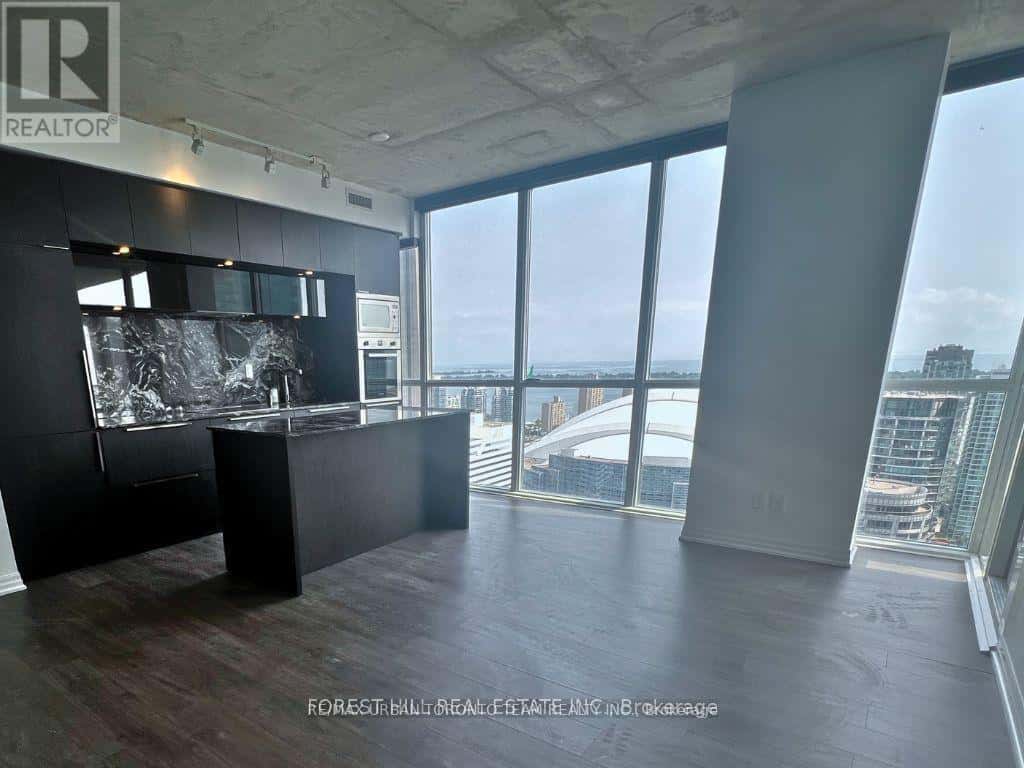 Toronto (Waterfront Communities) — Toronto (Waterfront Communities) - Photo 2 of 15