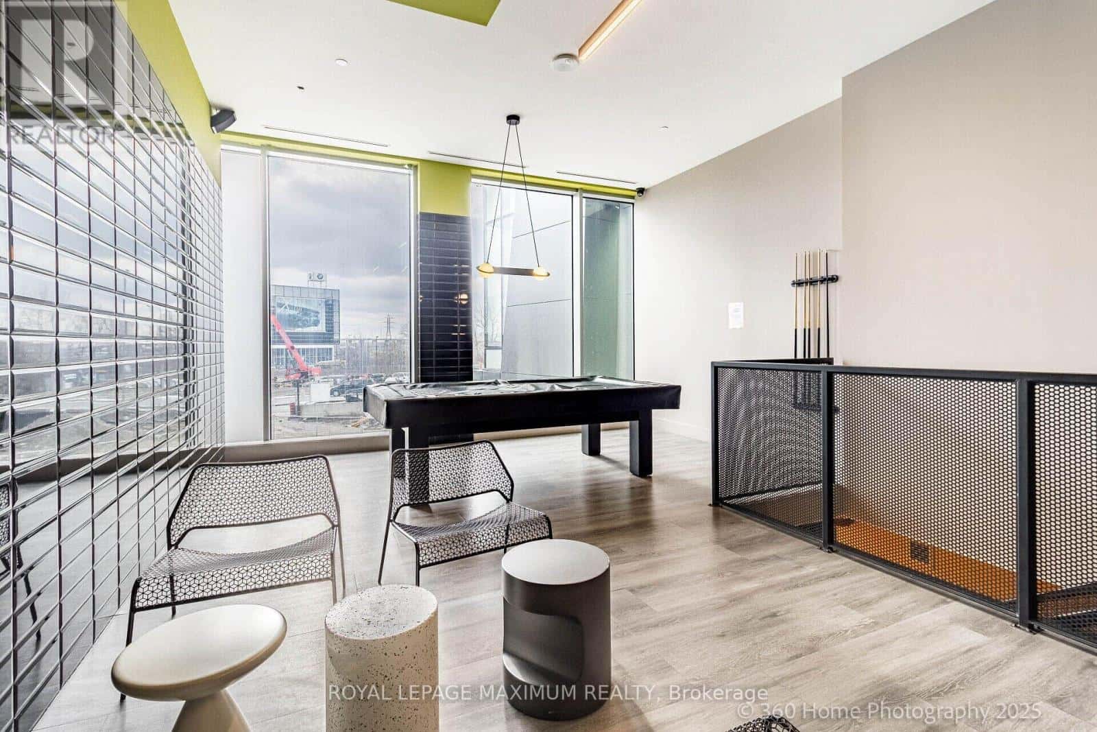 Toronto (South Riverdale) — Toronto (South Riverdale) - Photo 2 of 43