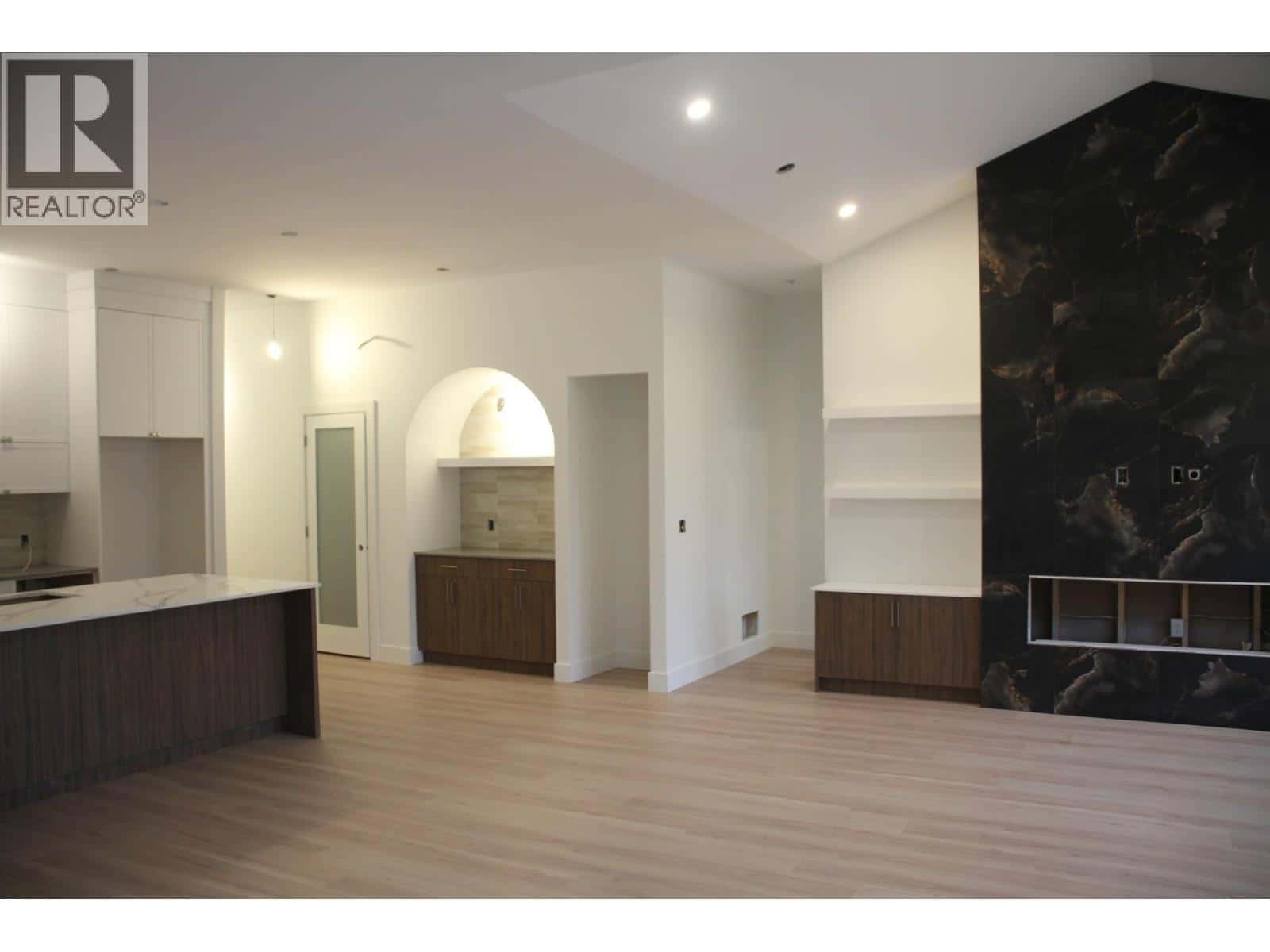 4004 NASH DRIVE — Terrace, British Columbia - Photo 4 of 30