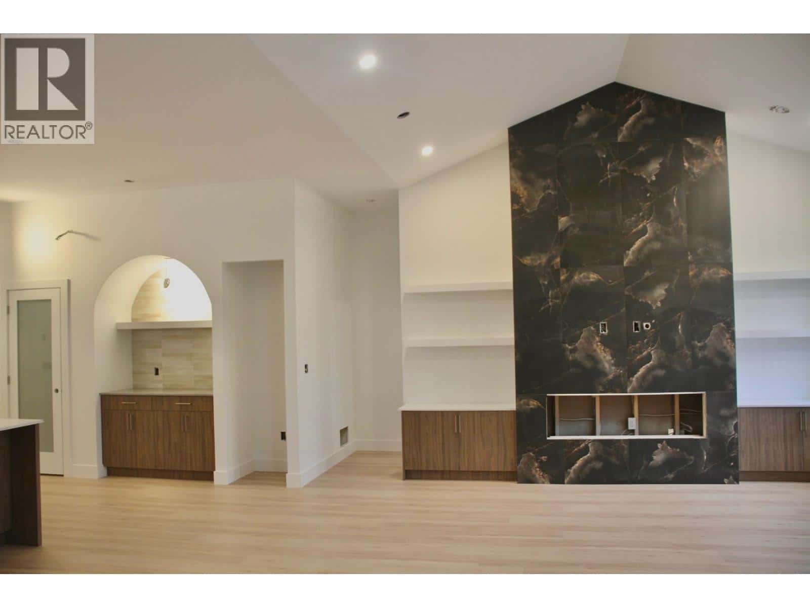 4004 NASH DRIVE — Terrace, British Columbia - Photo 5 of 30