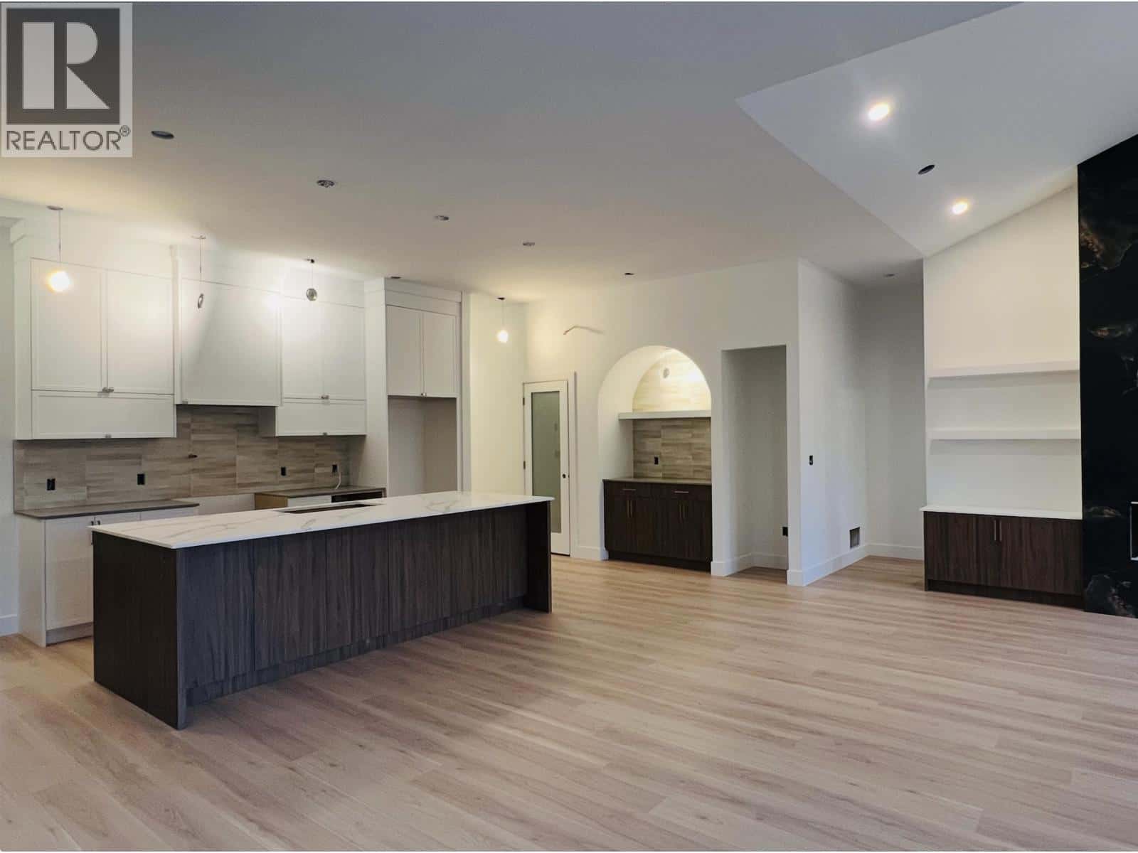 4004 NASH DRIVE — Terrace, British Columbia - Photo 3 of 30