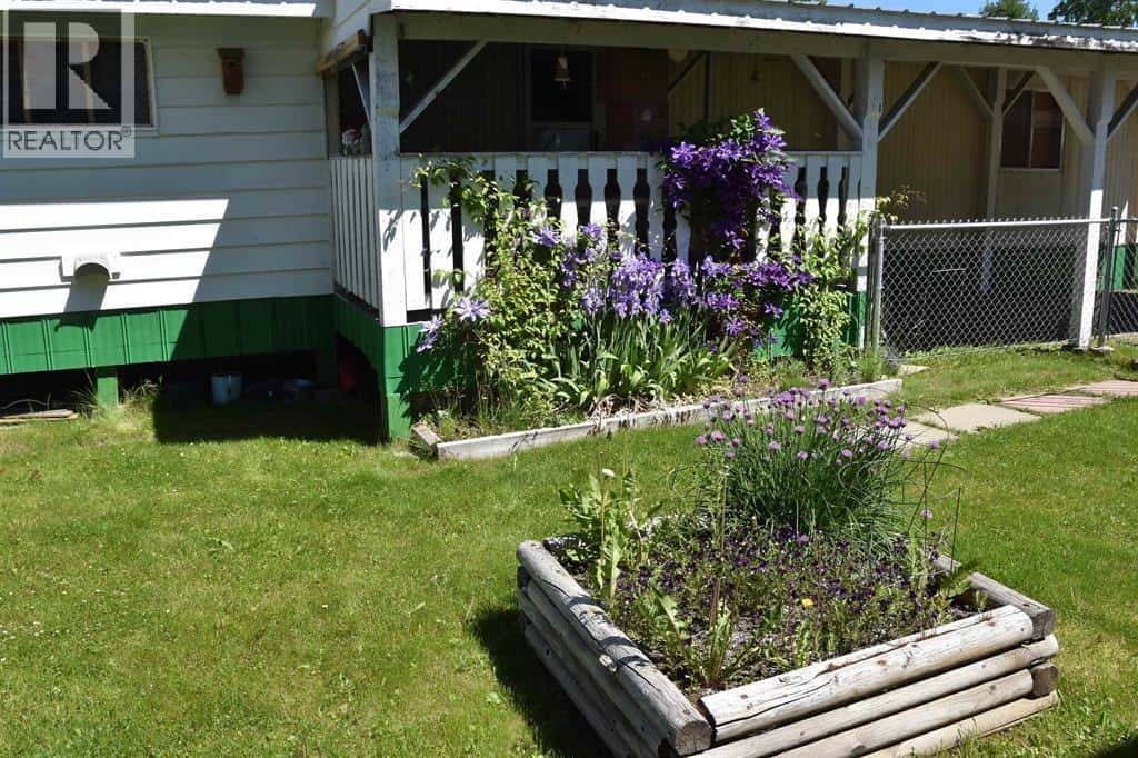 12 2377 LARCH AVENUE — Quesnel, British Columbia - Photo 4 of 22