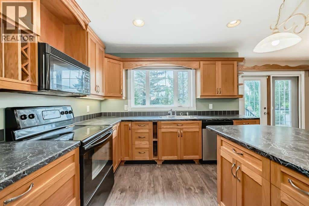 310 Highwood Village Place NW — High River, Alberta - Photo 5 of 31