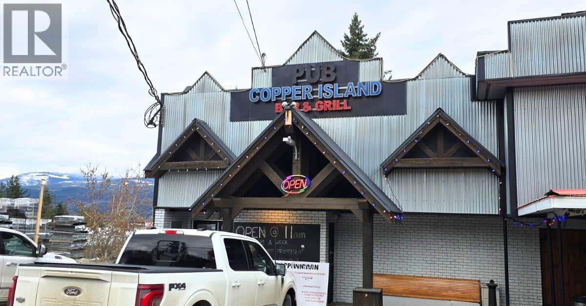 1277 Trans Canada Highway — Sorrento - Photo 2 of 33