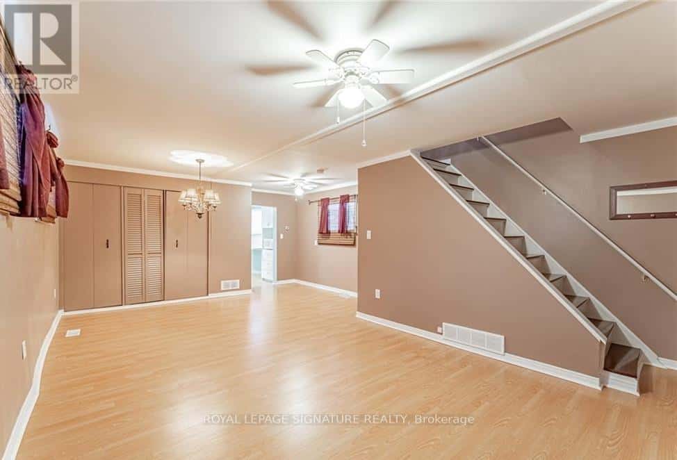 51 FOURTH STREET — Welland (Lincoln/Crowland), Ontario - Photo 4 of 26