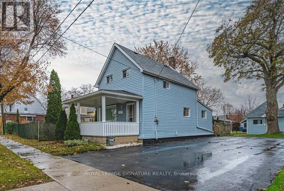 51 FOURTH STREET — Welland (Lincoln/Crowland), Ontario - Photo 2 of 26