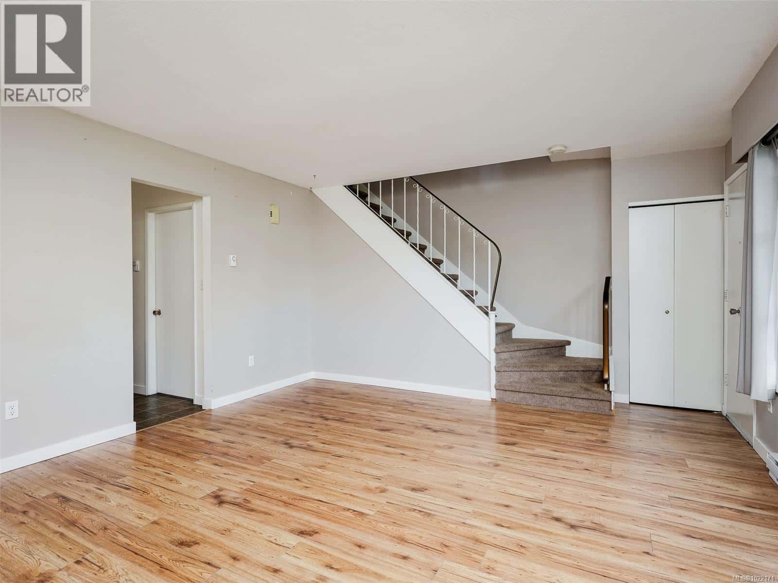 A & B 1725 Feltham Rd — Saanich, British Columbia - Photo 4 of 39