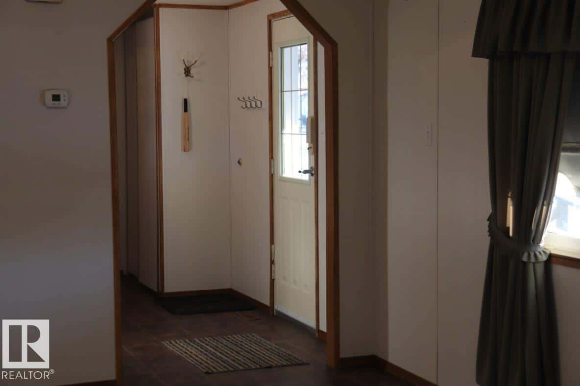 Lougheed — Lougheed - Photo 5 of 24