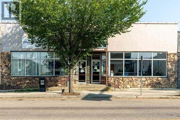 5036 50 Street — Innisfail, Alberta - Photo 4 of 50