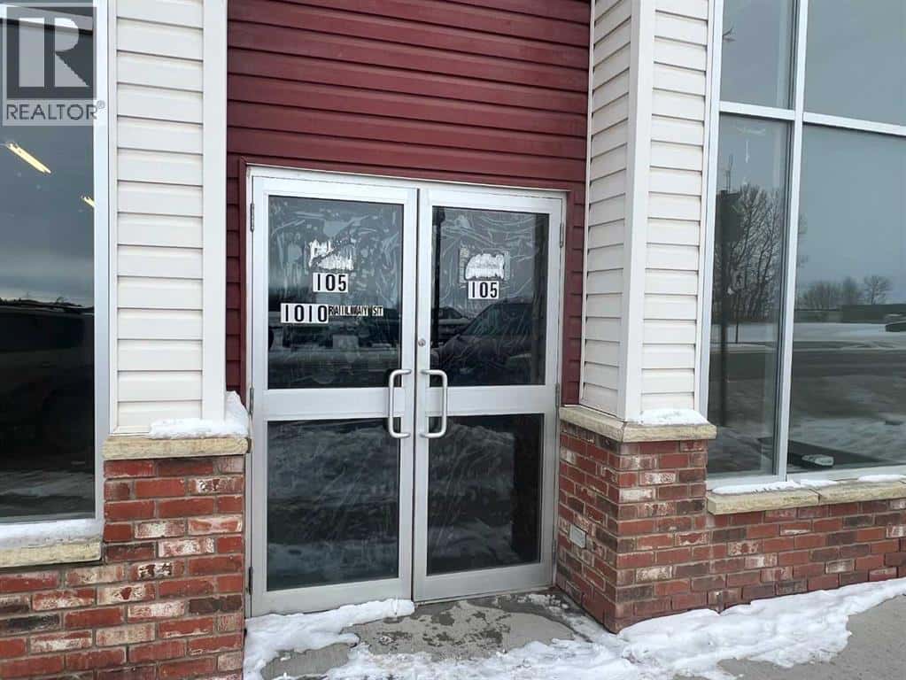 105, 1010 Railway Street — Crossfield, Alberta - Photo 2 of 9