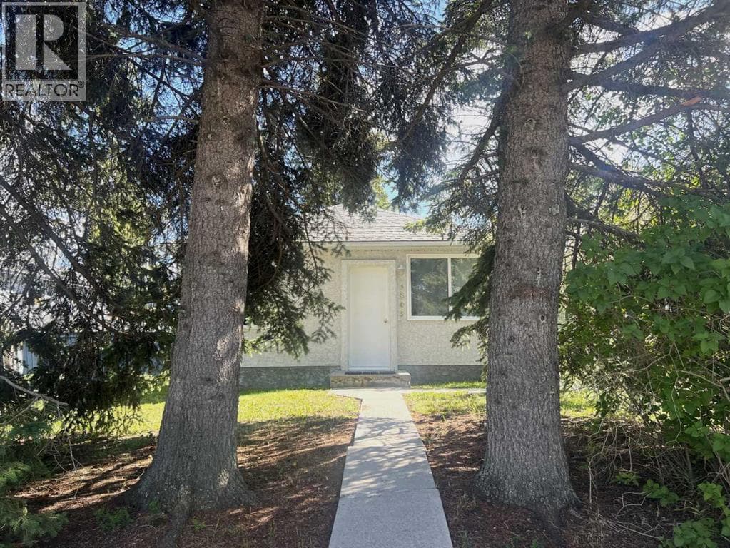 4805 17 Avenue — Edson, Alberta - Main photo