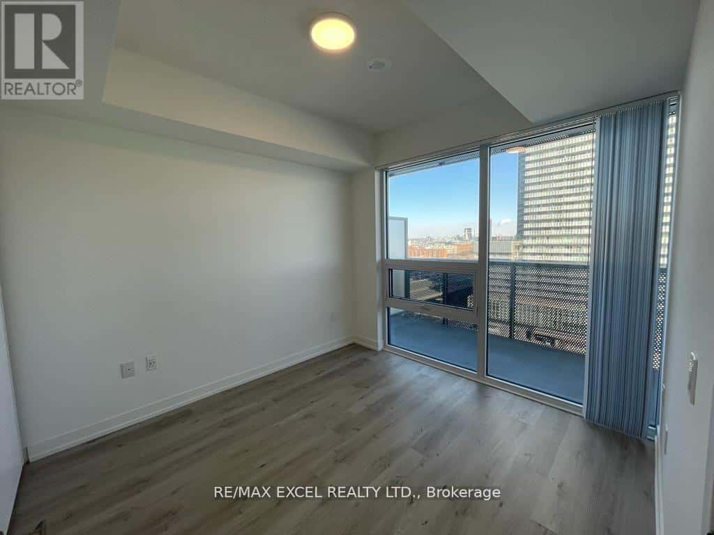 Toronto (Waterfront Communities) — Toronto (Waterfront Communities) - Photo 5 of 14