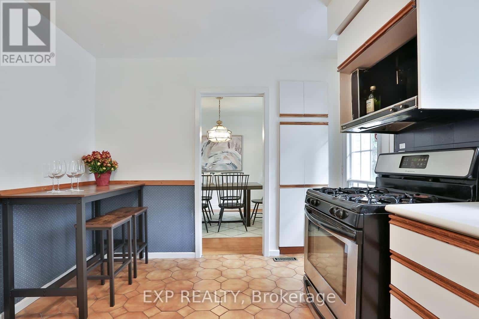 165 CARLSON DRIVE — Newmarket (Gorham-College Manor) - Photo 4 of 50