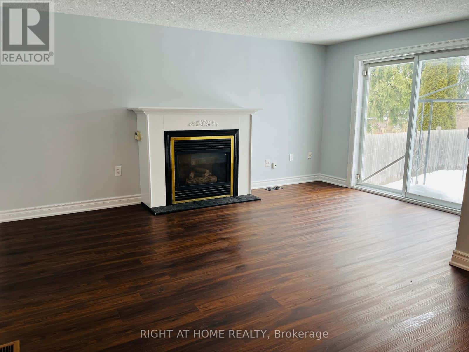 221 HICKLING TRAIL — Barrie (Grove East), Ontario - Photo 2 of 10